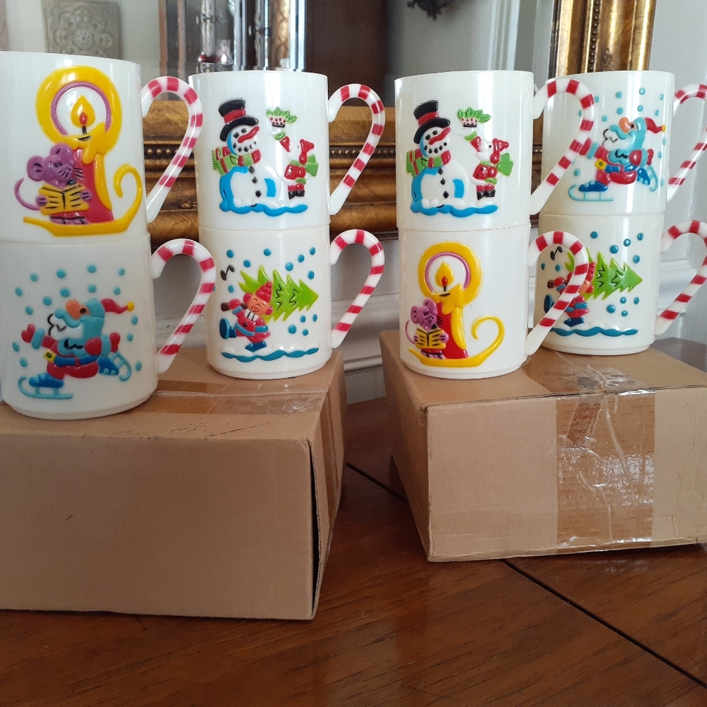 Vintage 1985 sterling house Children's plastic Christmas cups